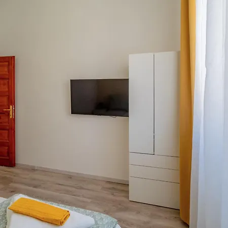 Apartment Grand With Ac, Tv, Sauna, 4 Bedroom Full Kitchen
